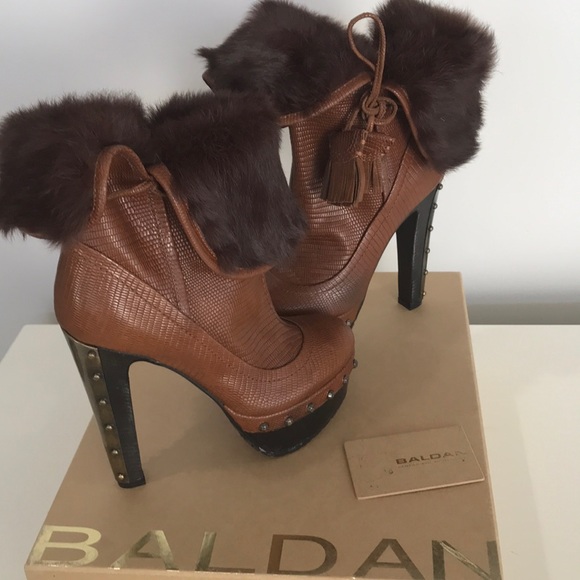 BRAND NEW BALDAN RABBIT FUR CUFF ANKLE BOOTS - Picture 2 of 8